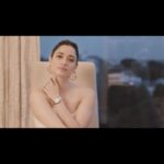 Tamannaah Instagram - Mesmerised by the elegance of the new Longines Conquest. Latest possession… latest obsession. 🫶🏻🫶🏻🫶🏻 @longines #LonginesConquest #Eleganceisanattitude