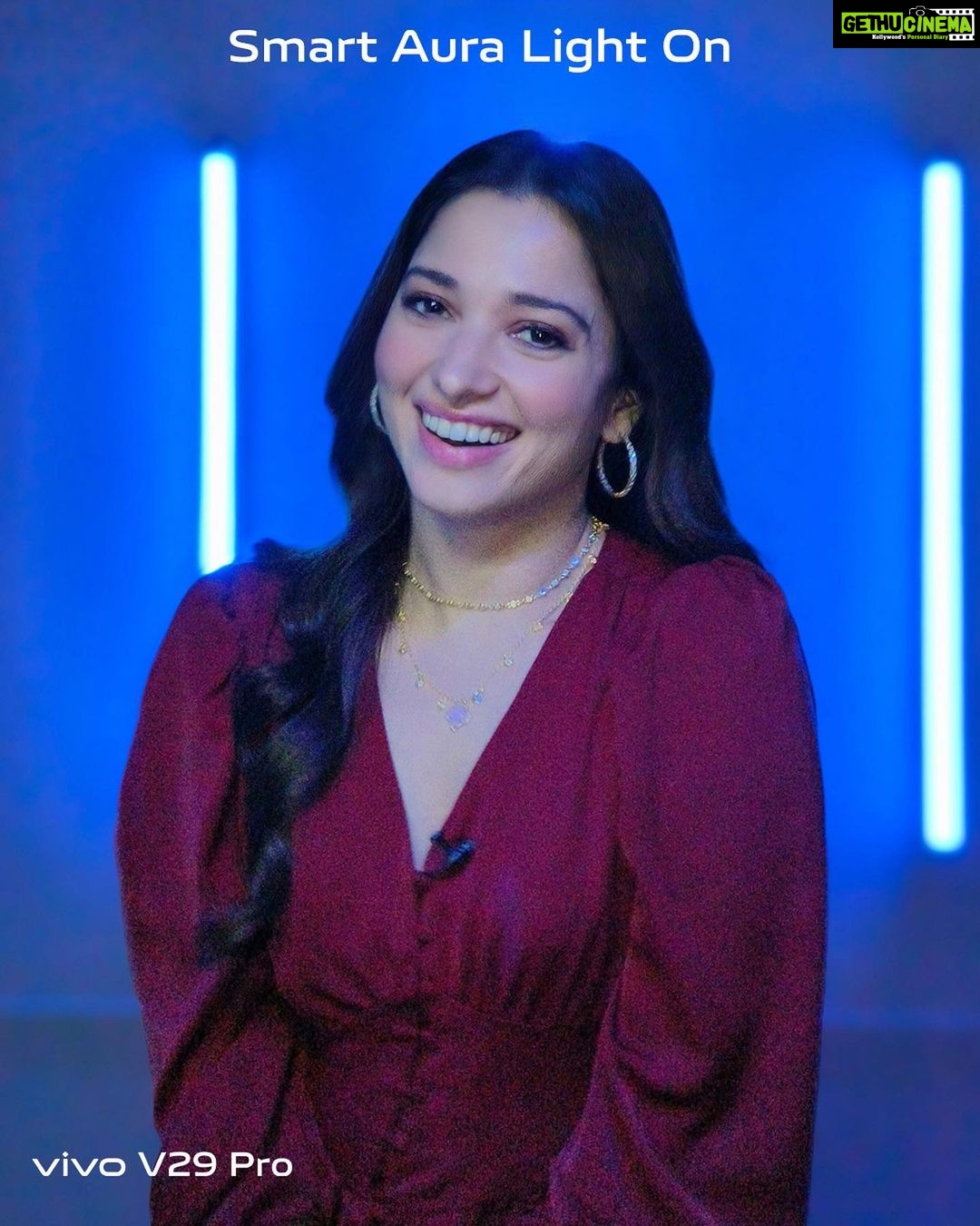 Tamannaah Instagram - Aced @vivo_india’s #MasterTheLight challenge with the vivo V29 Series! Taking pictures in Low light conditions with the phone’s Night portrait with Smart Aura Light is sure to leave you surprised, just look at the difference on and off! Stay tuned for the how to ace this feature reel really soon 😉 #vivoV29Series #DelightEveryMoment #ThePortraitMasterpiece #MasterTheLight