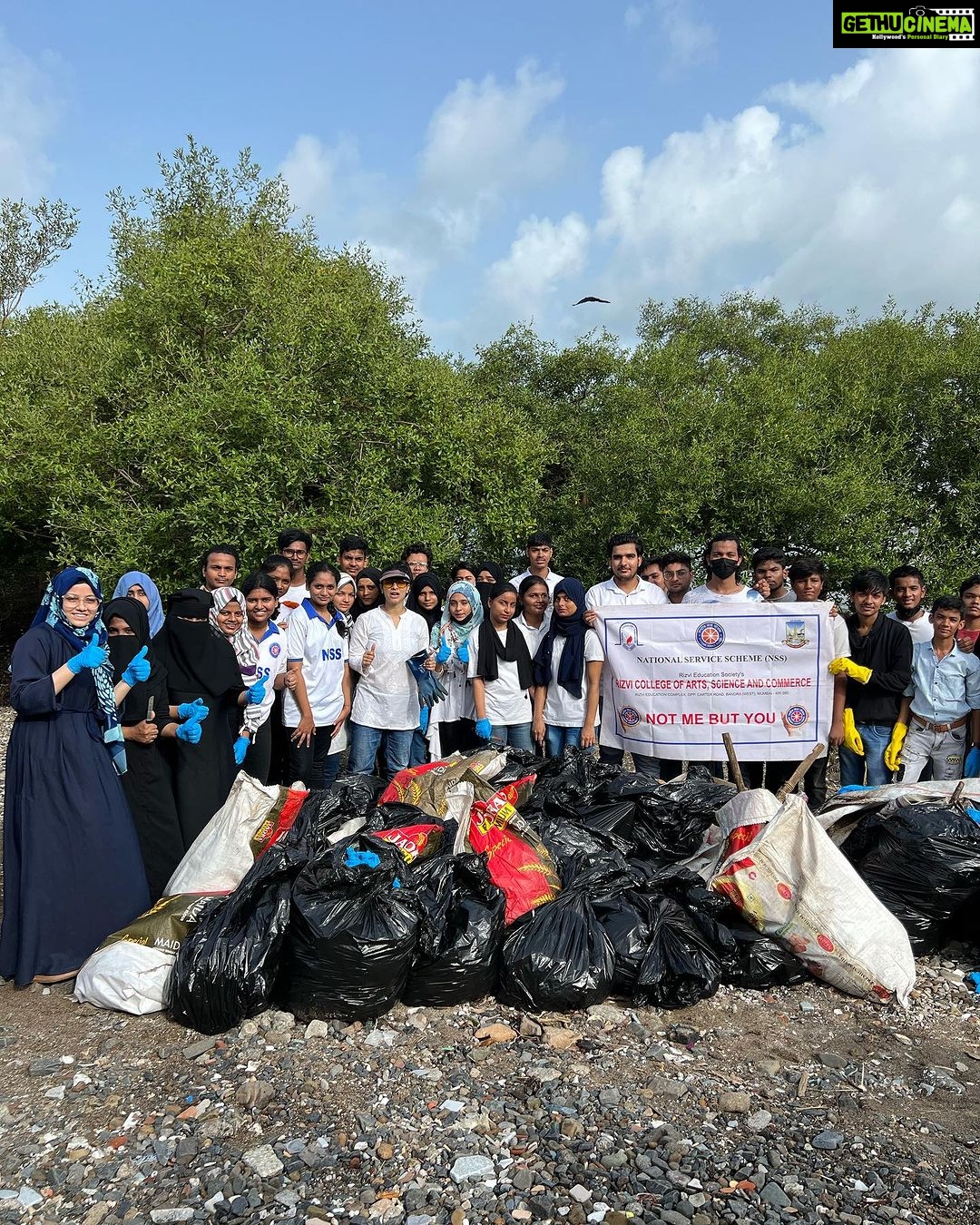 Tanishaa Mukerji Instagram - The only way I know how to celebrate the Independence Day of our great nation! Jai Hind! 🇮🇳💚 cleanup drive 12th august 2023 @nss_rizvicollege @bagarka_collage @v.tibrewala @itarunrathi @mangrove_foundation @oceanbeverages