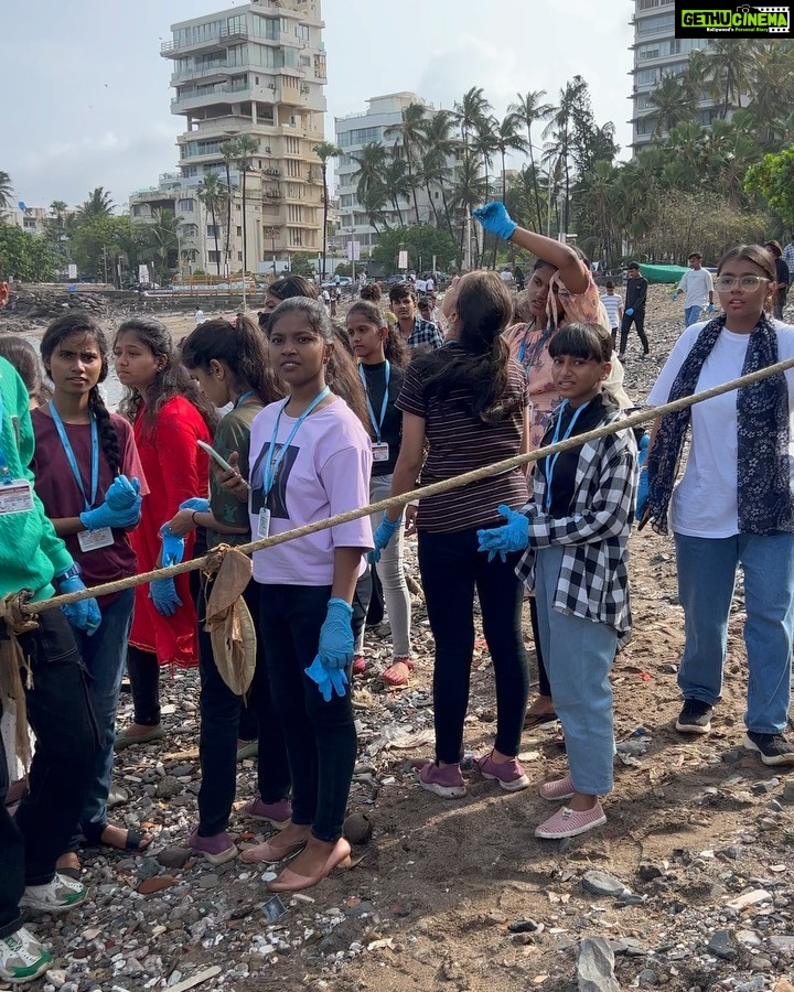 Tanishaa Mukerji Instagram - The only way I know how to celebrate the Independence Day of our great nation! Jai Hind! 🇮🇳💚 cleanup drive 12th august 2023 @nss_rizvicollege @bagarka_collage @v.tibrewala @itarunrathi @mangrove_foundation @oceanbeverages