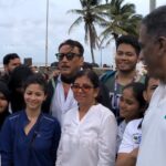 Tanishaa Mukerji Instagram - Tanisha Mukerji and Jackie Shroff at International Coastal Cleanup Day in Bandra! #tanishamykherji #JackieShroff #BollywoodNow #cleanupdrive #beachcleanup #bollywoodnews #celebfashion #celebrity #celebupdates