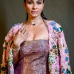 Tanishaa Mukerji Instagram - Bring out the beast and the beauty within you! Cos they both exist in me Stylist - @parikshaat Make up - Hair - Outfit - @mirpurimaheka Jewellery - @gehnajewellers1 Photographer - @araalexanderofficial #makeup @sam.shahani_ #hair @makeupbypramann