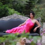 Tanishaa Mukerji Instagram - Ke rahoon ya na rahoon! Yeh nasha of pink! Absolutely loving this creation from #jamesferreiralabel he just knows how to drape the curves of a woman! #trendingreels #template