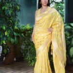 Tanishaa Mukerji Instagram – Rainy days make me feel like sunshine 💛🌝

Outfit: @warpnweftbysagrikarai
Stylist: @stylebysaachivj
Team: @sanzimehta777