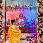 Tanishaa Mukerji Instagram - Thank u usha bhen @ushakakadeofficial for such a wonderful Ganesh Aarti , scrumptious lunch ! 🙏✨& wonderful performance of these beautiful girls playing the dhol ! Dearest @thezeenataman just loved those beautiful moments reminiscing about mom and dad with u, it made my day. ❤️ Ganpati Bappa Morya ! 🙏 Outfit: @warpnweftbysagrikarai Stylist: @stylebysaachivj Team: @sanzimehta777 Pune, Maharashtra