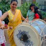 Tanishaa Mukerji Instagram - Thank u usha bhen @ushakakadeofficial for such a wonderful Ganesh Aarti , scrumptious lunch ! 🙏✨& wonderful performance of these beautiful girls playing the dhol ! Dearest @thezeenataman just loved those beautiful moments reminiscing about mom and dad with u, it made my day. ❤️ Ganpati Bappa Morya ! 🙏 Outfit: @warpnweftbysagrikarai Stylist: @stylebysaachivj Team: @sanzimehta777 Pune, Maharashtra