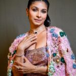 Tanishaa Mukerji Instagram - Bring out the beast and the beauty within you! Cos they both exist in me Stylist - @parikshaat Make up - Hair - Outfit - @mirpurimaheka Jewellery - @gehnajewellers1 Photographer - @araalexanderofficial #makeup @sam.shahani_ #hair @makeupbypramann