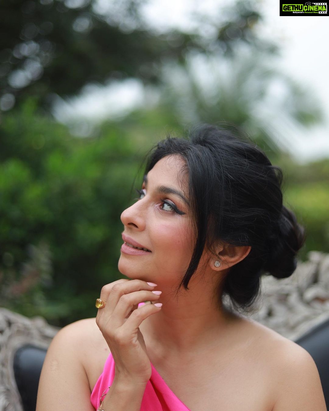 Tanishaa Mukerji Instagram - Every expression tells a story! If Ure willing to see it! There is meaning everywhere! #moments