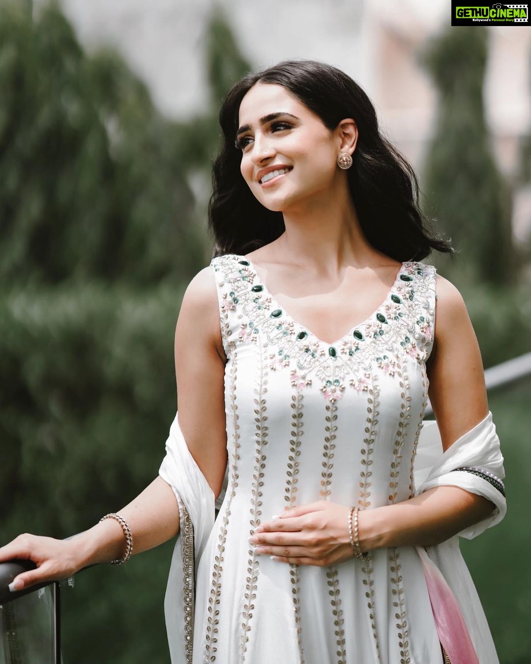 Tanu Grewal Instagram - Smile by @auraortho ✨🦷