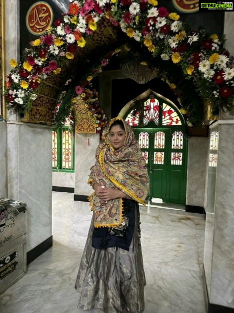 Tanushree Dutta Instagram - First time visit to Mahim Dargah in Mumbai!!😍🙏🙏🙏 #newexperiences #jesus #nabi #allah #god #shiv