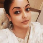 Tanushree Dutta Instagram - The praying woman is a powerfull woman. The devout woman lives, loves, learns, teaches, becomes & unbecomes all together because nature has instinctively made her a multitasker. Nature itself is an expert multitasker!! Keep seeking & keep learning!! Xoxo Kashi Vishwanath Temple