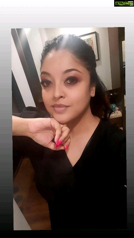 Tanushree Dutta Instagram - Many moods many lives..many slices of life in many hives!! It's a hive mind...