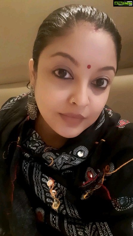 Tanushree Dutta Instagram - Black is my colour for this season of enlightenment🖤 ✨️ 😍