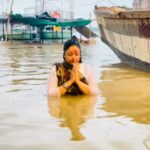 Tanushree Dutta Instagram - Magical experience of bathing in the holy Ganges at Manikarnika ghat, Kashi Vishwanath in Varanasi. #hinduism #indianspirituality #india #lotus #yoga #meditation