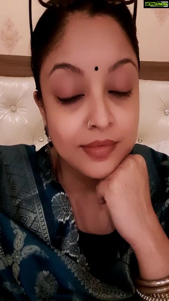 Tanushree Dutta Instagram - Watching this video two days later.. realised that my voice does induce a trance..so easy to meditate..just plug & listen no matter what the topic..the voice hits the brain like waves...