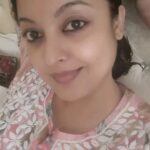 Tanushree Dutta Instagram - This what chilling with Mahadev look like at Kaashi..Just few hours of sadhana every day n walking up & down the temples giving me a good sweat and shiny skin. Fabrics & fashion is very good in Benaras so I'm putting together a new temple wardrobe. Rest all ok..Planning some more events soon! Il keep yall updated. Xoxo ✨️❤️♻️