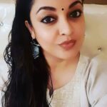 Tanushree Dutta Instagram - The praying woman is a powerfull woman. The devout woman lives, loves, learns, teaches, becomes & unbecomes all together because nature has instinctively made her a multitasker. Nature itself is an expert multitasker!! Keep seeking & keep learning!! Xoxo Kashi Vishwanath Temple