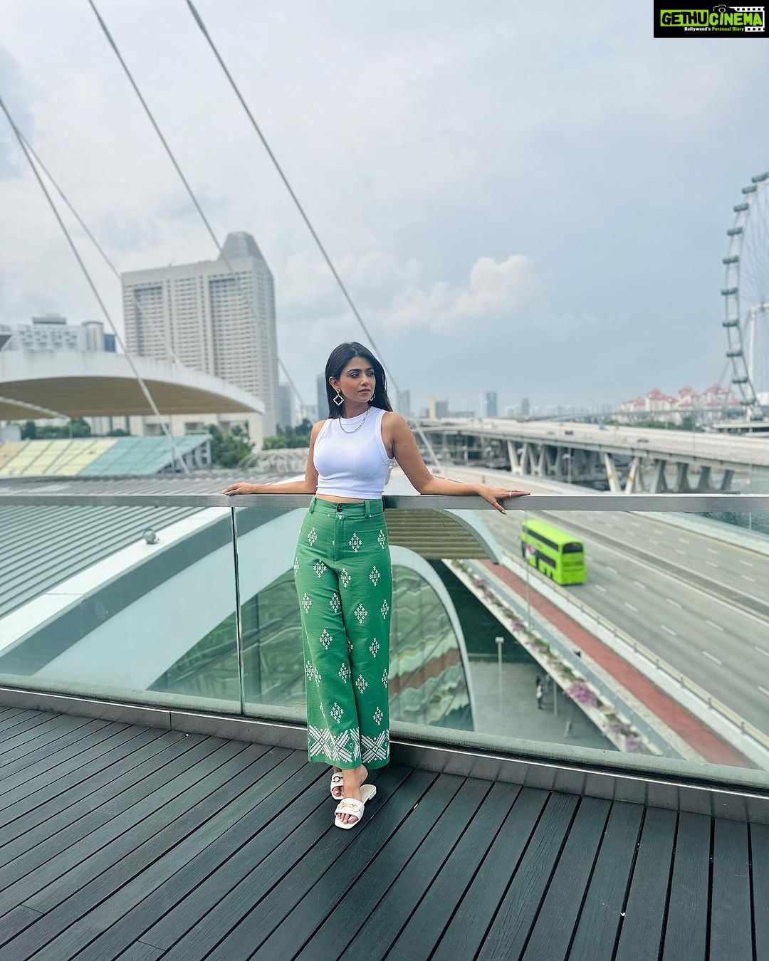 Tanvi Dogra Instagram - Hello Morning…💚 Marina Bay Sands MBS