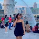Tanvi Dogra Instagram - #chaleya ❤️❤️ Dancing on these beats in Singapore 😁✌🏻 Merlion Park,Singapore