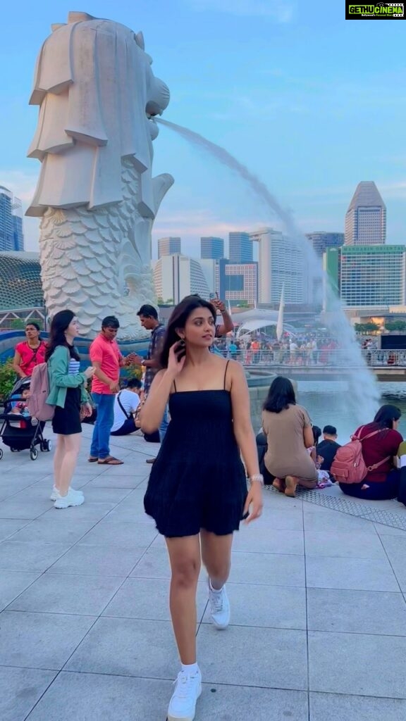 Tanvi Dogra Instagram - #chaleya ❤️❤️ Dancing on these beats in Singapore 😁✌🏻 Merlion Park,Singapore