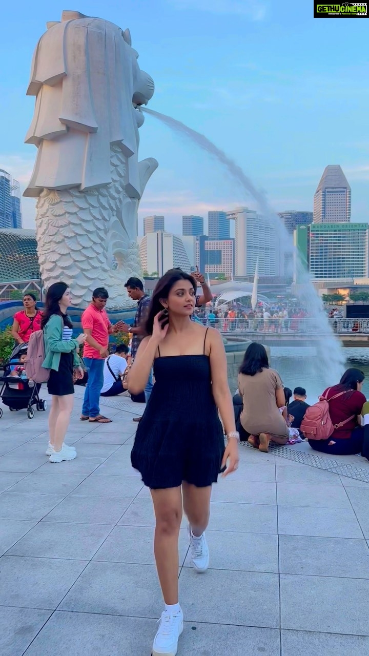 Tanvi Dogra Instagram - #chaleya ❤️❤️ Dancing on these beats in Singapore 😁✌🏻 Merlion Park,Singapore