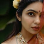 Tanvi Ram Instagram - 🌼 Concept & styling @storiesbysiyahhhh Makeup @_sanaah._ Shirt @house_of_urmi Saree @labelanaira Photography @kadhak_ @theprincenthem Videography @teen_wid_alpha_ Jewls @golden_cup_fashion_jewellery Location courtesy @azora.hotels