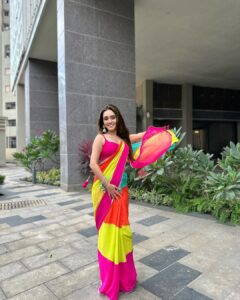 Tanya Sharma Instagram - Rani behaviour only 💕👸
.
.

Stylist: @the_neerajpandey
Outfit: @deeveecouture 
Outfit PR: @devampandeyofficial x @onestopsolution02  #saree #tanyasharma #ethnic #picoftheday #colorful #rani