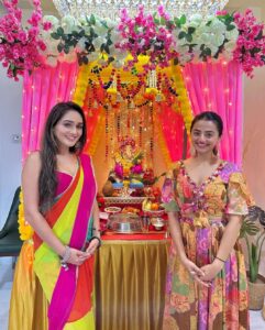 Tanya Sharma Instagram - Happy gannu day 💕 had the best time visiting my dear friends and their pretty ganpatis ! Bappa Humesha humare sath rahen 🙏🏻#ganeshchaturthi #grateful