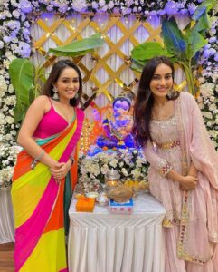 Tanya Sharma Instagram - Happy gannu day 💕 had the best time visiting my dear friends and their pretty ganpatis ! Bappa Humesha humare sath rahen 🙏🏻#ganeshchaturthi #grateful