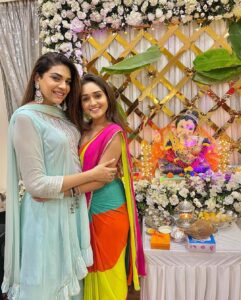 Tanya Sharma Instagram - Happy gannu day 💕 had the best time visiting my dear friends and their pretty ganpatis ! Bappa Humesha humare sath rahen 🙏🏻#ganeshchaturthi #grateful