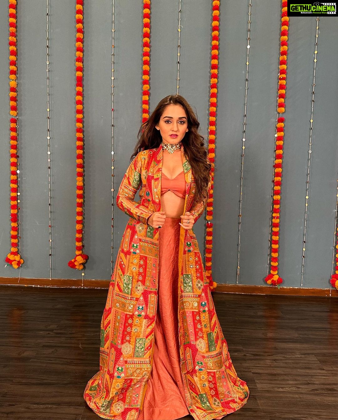 Tanya Sharma Instagram - My fav month My fav season My favourite festival begins ππ₯° . . Wearing - @jaanvikanabar Studio - @mantras11official #ethnic #indowestern #ganeshchaturthi #festivetime #picoftheday #tanyasharma