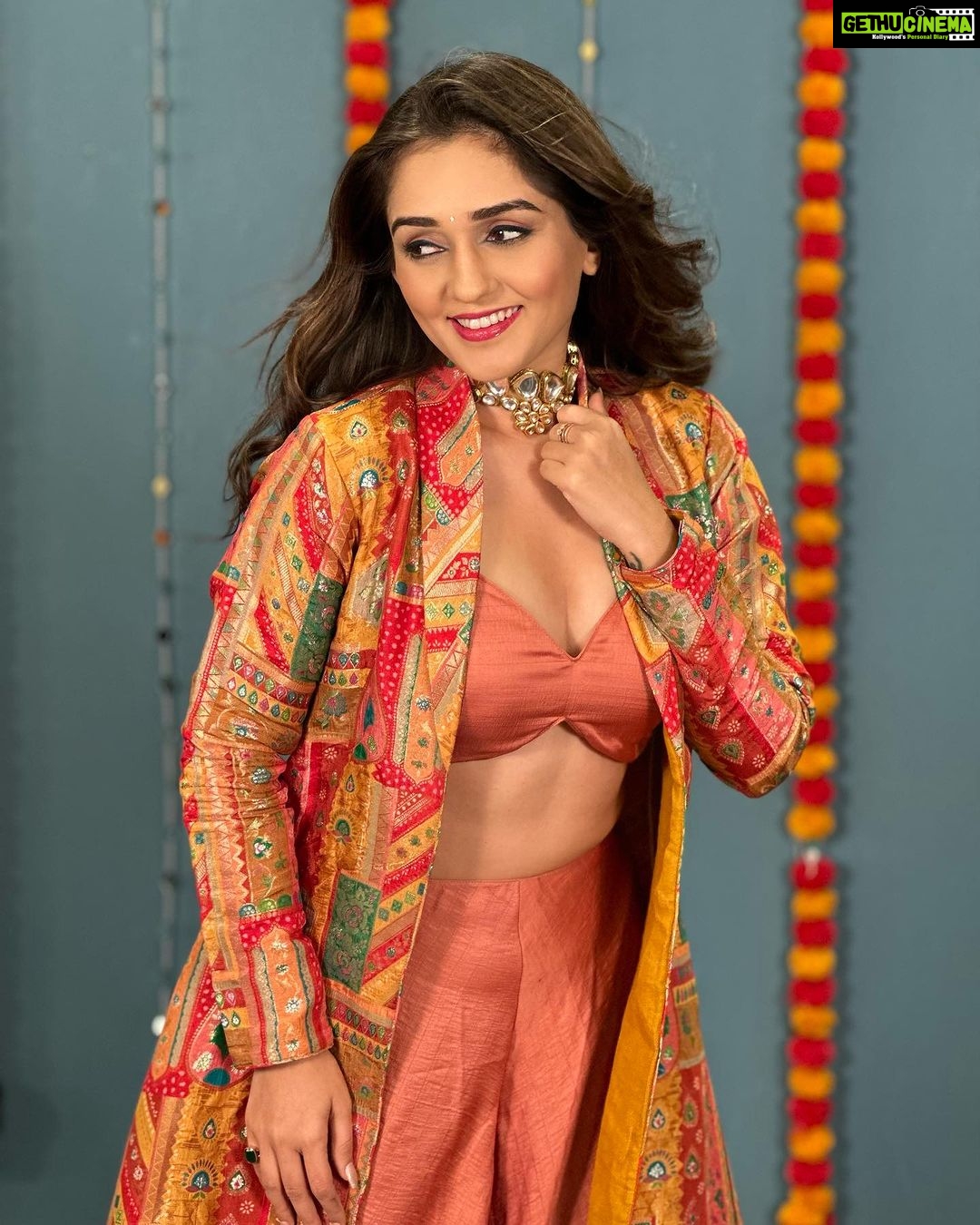 Tanya Sharma Instagram - My fav month My fav season My favourite festival begins ππ₯° . . Wearing - @jaanvikanabar Studio - @mantras11official #ethnic #indowestern #ganeshchaturthi #festivetime #picoftheday #tanyasharma