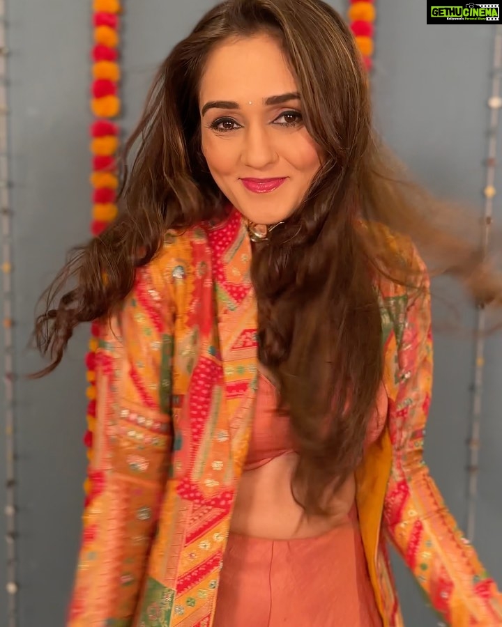 Tanya Sharma Instagram - My fav month My fav season My favourite festival begins ππ₯° . . Wearing - @jaanvikanabar Studio - @mantras11official #ethnic #indowestern #ganeshchaturthi #festivetime #picoftheday #tanyasharma