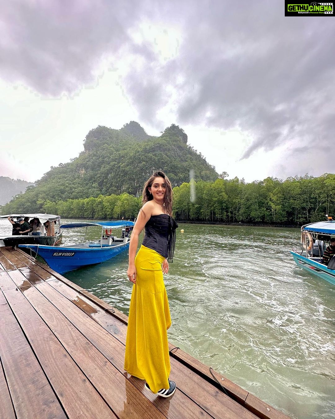 Tanya Sharma Instagram - Let it hurt and then let it go 🤌🏻❤️ #travel #malaysia #instagood #waterbaby #picofday