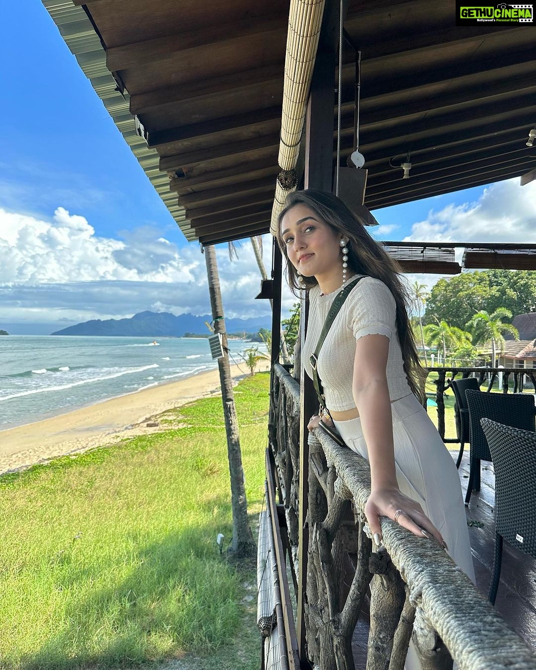 Tanya Sharma Instagram - Finally found my soul animal 🤌🏻 🐰.. . . bunnies by the beach at @frangipanilangkawi #travel #love #resort #langkawi #malaysia #girls #vacay #tanyasharma #frangipani The Frangipani Langkawi Resort & Spa