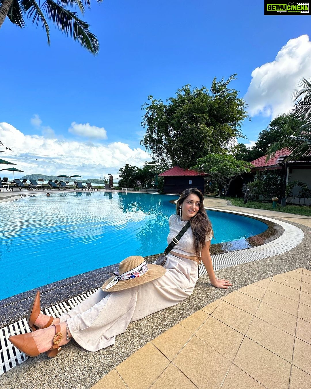 Tanya Sharma Instagram - Srilanka mei bhaithke Malaysia ki pictures upload kar rahi hu ππ . . Like , comment ,share thanks ππ€ #holiday #vacation #travel #langkawi #travel #instagood #resort #love #tanyasharma The Frangipani Langkawi Resort & Spa