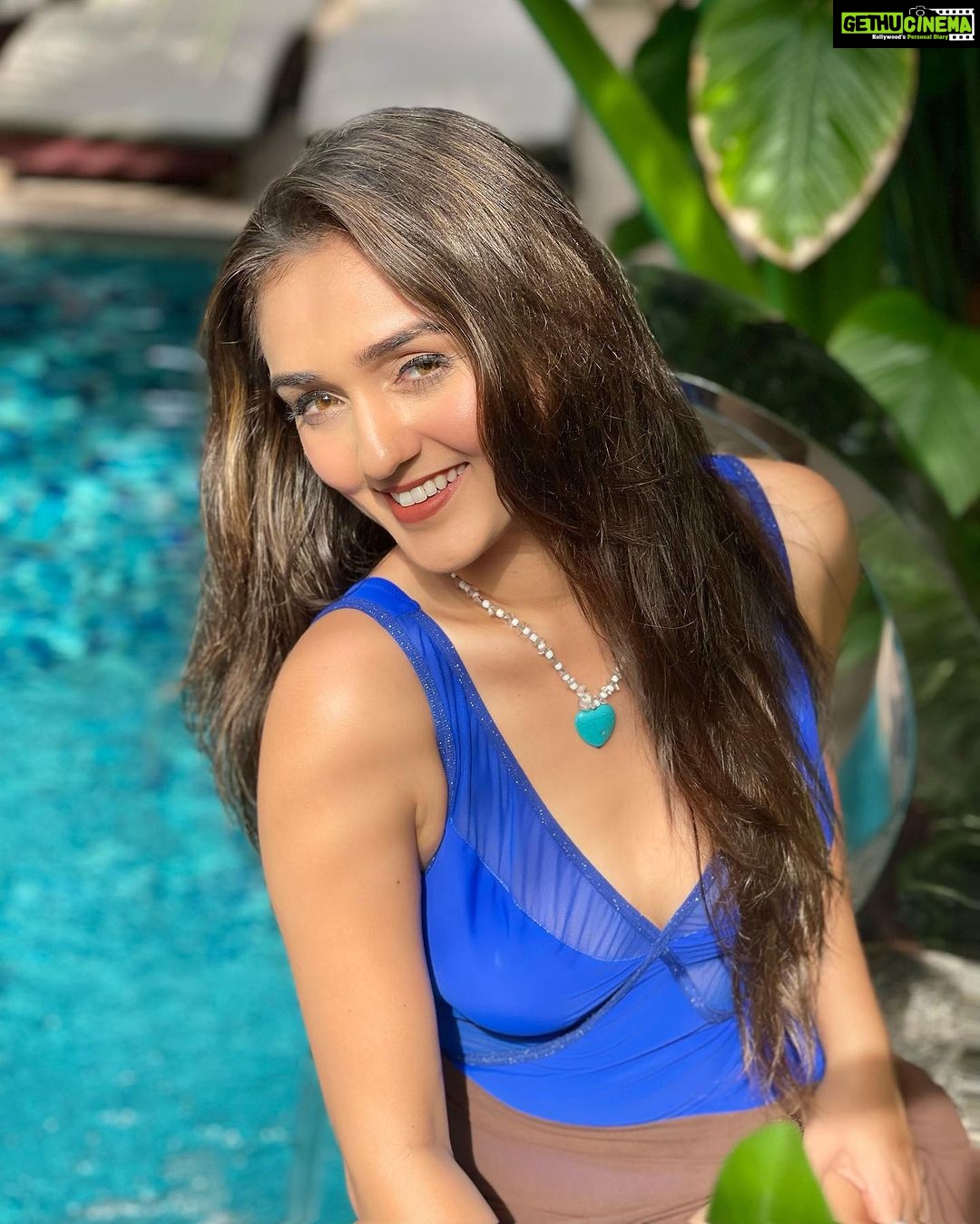 Tanya Sharma Instagram - 🧜🏻♀️ mermaid business only 💫