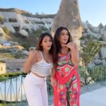 Tanya Sharma Instagram – Before it goes out of trend it’s safe to upload it ? #latto #reels #dancers #reelkarofeelkaro #trendingreels #tanyasharma #siblings #sisters #cappadocia #turkey #sharmasisters