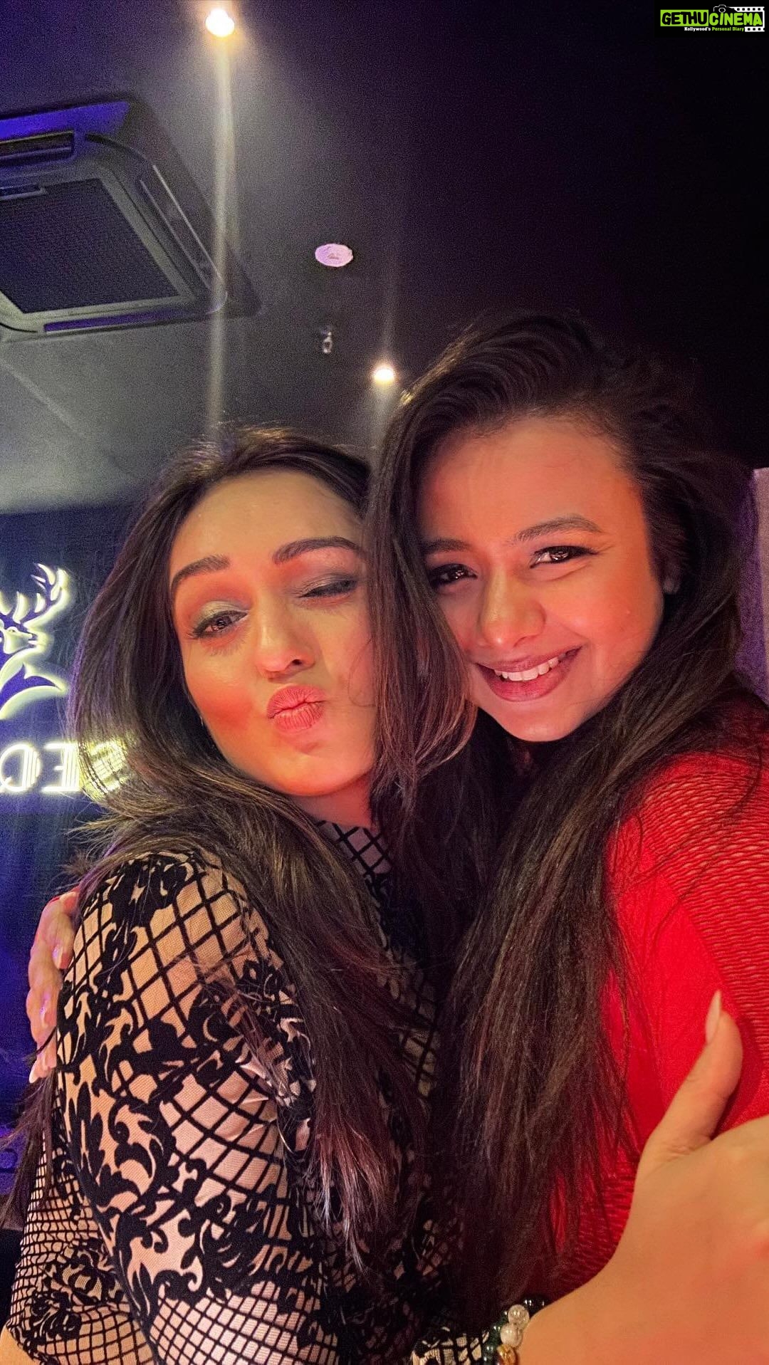 Tanya Sharma Instagram - Always late for the trend but this one’s cute all because @nicoleconcessao joined us 🫶🏻🥰 #reels #trends #reelkarofeelkaro #reelitfeelit #clap #nicoleconcessao #tanyasharma #kreetikasharma