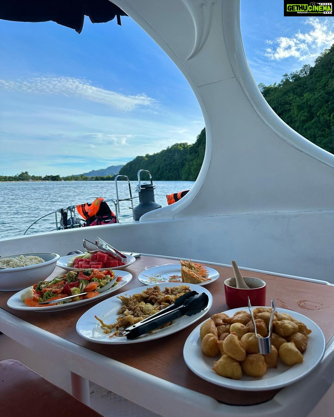 Tanya Sharma Instagram - Absolutely loved every bit of it 🥹 never imagined I’d be sailing with my besties in another nation and having the time of our lives ! A BIG THANKS to @mantablucruises for making it happen ! The whole experience was wholesome which included drinks ,food , salt jacuzzi in the sea and the best sunset ever ✨ #cruise #bestfriends #travel #travelgram #yacht #sunset #tanyasharma Langkawi