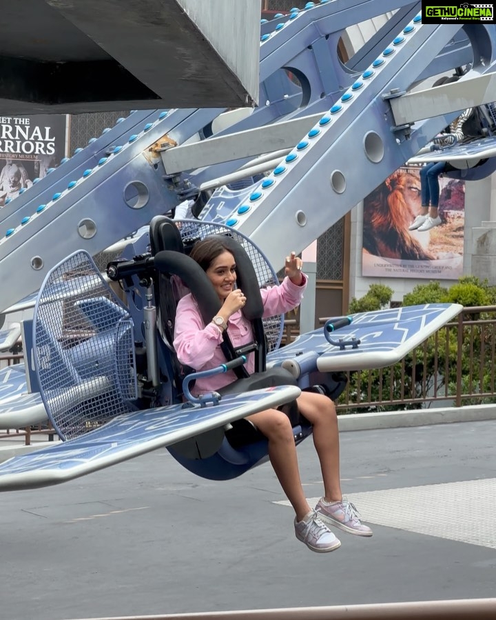 Tanya Sharma Instagram - Essel world mei rahungaaaa mein ghar nahi jaunga mein๐๐๐๐ฅต . STORY TIME - when I was in school I was terrified of all the thrill rides and even sat in middle for the easiest ones but I clearly remember in my 10th standard I made up my mind to just fuck the fear n face it and oh boy I have never looked back ! Iโve sat in the most exciting rides even when my heart was stomping the hell out but so worth it โค๏ธ๐โจ๐ฅน #travel #malaysia #gentinghighland #travel #travelgram #instatravel #tanyasharma