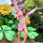 Tanya Sharma Instagram – Essel world mei rahungaaaa mein ghar nahi jaunga mein😂😂😂🥵 
.
STORY TIME – when I was in school I was terrified of all the thrill rides and even sat in middle for the easiest ones but I clearly remember in my 10th standard I made up my mind to just fuck the fear n face it and oh boy I have never looked back ! I’ve sat in the most exciting rides even when my heart was stomping the hell out but so worth it ❤️🌈✨🥹 #travel #malaysia #gentinghighland #travel #travelgram #instatravel #tanyasharma