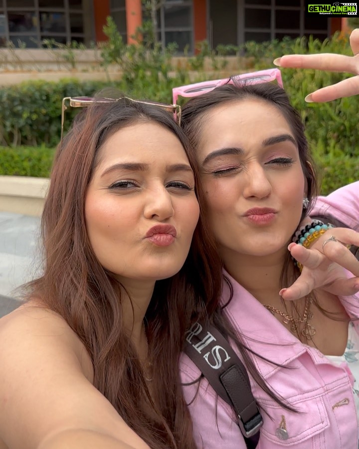 Tanya Sharma Instagram - Essel world mei rahungaaaa mein ghar nahi jaunga mein๐๐๐๐ฅต . STORY TIME - when I was in school I was terrified of all the thrill rides and even sat in middle for the easiest ones but I clearly remember in my 10th standard I made up my mind to just fuck the fear n face it and oh boy I have never looked back ! Iโve sat in the most exciting rides even when my heart was stomping the hell out but so worth it โค๏ธ๐โจ๐ฅน #travel #malaysia #gentinghighland #travel #travelgram #instatravel #tanyasharma