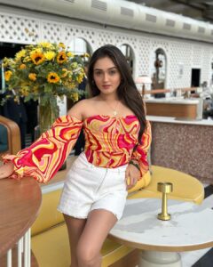 Tanya Sharma Instagram - Sundaying with this beautiful view from @aermumbai ! 
.
.
Top - @liyokki 
Styled by - @rimadidthat  #sunday #instagood #aer #sunset #ootd #love #tanyasharma #instafashion