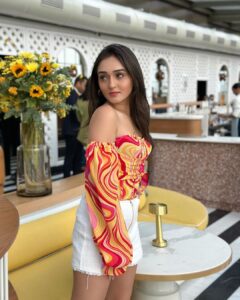 Tanya Sharma Instagram - Sundaying with this beautiful view from @aermumbai ! 
.
.
Top - @liyokki 
Styled by - @rimadidthat  #sunday #instagood #aer #sunset #ootd #love #tanyasharma #instafashion