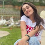 Tanya Sharma Instagram - Feeling good like I should 🌈 . . Swipe right for some quack 🪿 Sri Sri Ravishankar Ashram