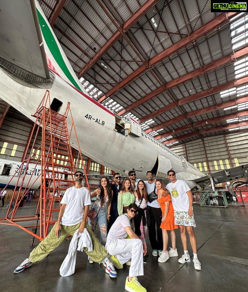 Tanya Sharma Instagram - What an experience! Thankyou @srilankanairlinesofficial for making my first hanger visit a hit ! It was extraordinary to have a close look at all those planes inside out !🤗 @scy.awards @goldcoastfilmsofficial