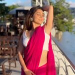Tanya Sharma Instagram - Western is good but Indian nari in a saree ✨🤌🏻✨ Saree- @eternitybysakshi #reels #reelsinstagram #reelsindia #saree #pink #ok #tanyasharma #explore #trendingreels