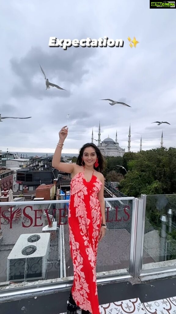 Tanya Sharma Instagram - Bahut bura hua mera sath guys 🥹! Comment section Pe sympathy chaiye !! WATCH TILL END 😭🥲 #réel #reelsinstagram #expectationvsreality #funnyreels #istanbul Seven Hills Restaurant and Cafe Istanbul Turkey