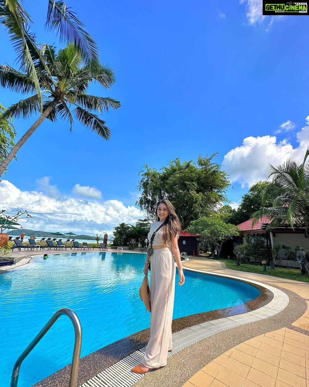 Tanya Sharma Instagram - Srilanka mei bhaithke Malaysia ki pictures upload kar rahi hu ππ . . Like , comment ,share thanks ππ€ #holiday #vacation #travel #langkawi #travel #instagood #resort #love #tanyasharma The Frangipani Langkawi Resort & Spa